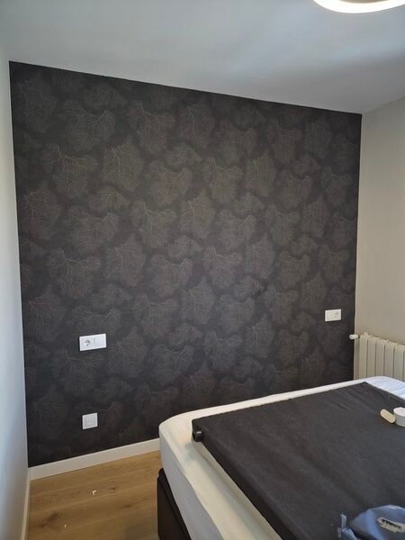 resultado de empapelar un pared por pintores en valencia