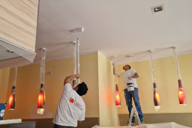 pintores realizador servicios de pintura en interiores