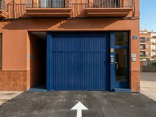 restauración de puerta de garaje por pintores de garajes